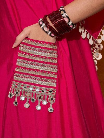 Shop Ethnic Wear for Women & Girls Online in India – Bunaaiwalaa