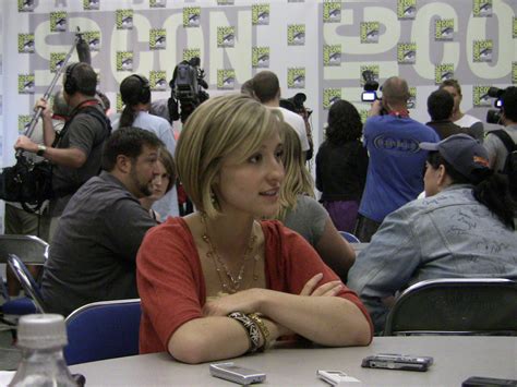 Allison Mack Wiki, Bio, Networth, BF, Husband, Family & More - DWB