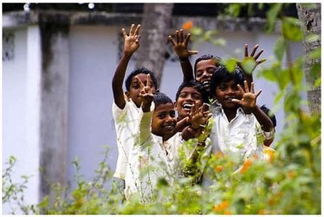 India_Tamil_Nadu+School_Kids_Children_Fingers_Uniform_Young_Happy_Dress ...