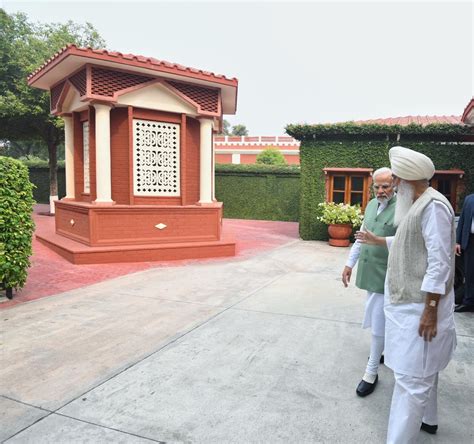 प्रधानमंत्री मोदी ने राधा स्वामी सत्संग ब्यास पहुंच डेरा मुखी बाबा ...