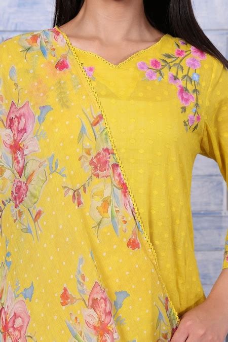 Yellow Embroidered Casual Three-Quarter Sleeves Round Neck Women ...