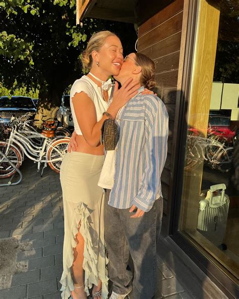 Bachelorette Gabby Windey and Robby Hoffman’s 1st Texts Have Us ...