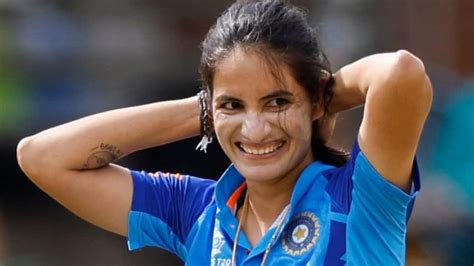 'Swing Queen,' RCB Fans go Crazy as Renuka Thakur Takes Fiver in INDW ...