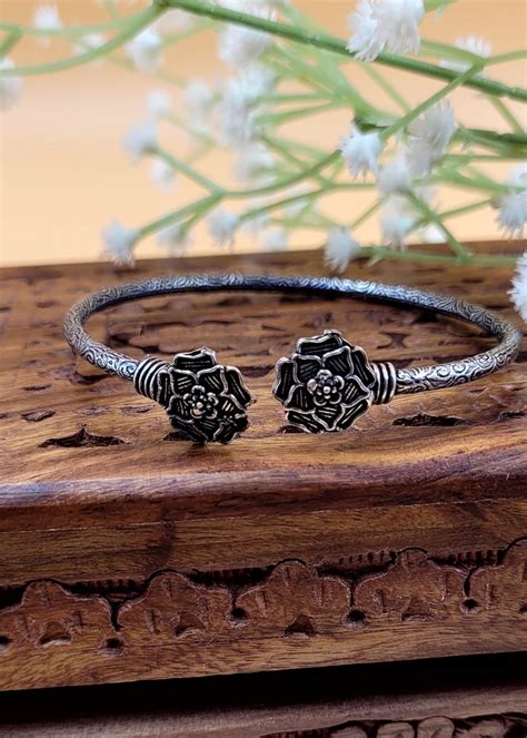 Rosy Leaf Silver Oxidized Slip On Bracelet – zazyco