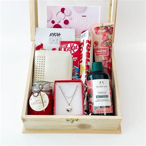 Angroos Empower Her Elegance: International Women's Day Gift Set ...