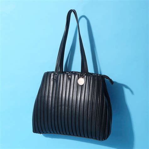 Buy Caprese Milena Tote Large Black @ Rs.989 | Caprese Bags