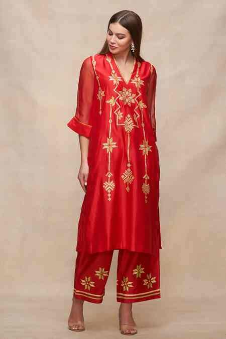 Buy Red Chanderi Gota Patti Split V-neck Work Kurta For Women by Gulabo ...