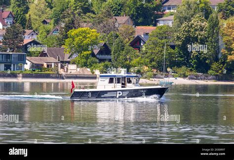 Ein Boot der Kantonspolizei Thurgau fährt auf dem Bodensee patrouillie ...