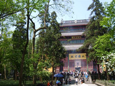 【携程攻略】杭州灵隐寺景点,灵隐寺是座宏大的寺院，大雄宝殿极其壮观，更壮观的是高达25米的释迦…