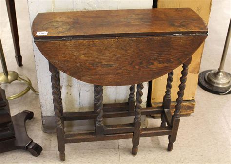 Lot - SMALL DROP LEAF TABLE