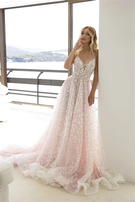40 Pink Wedding Dresses from Blush to Pink Camo | R&