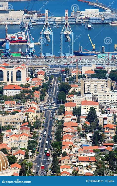 Vista Del Puerto, Del Paisaje Urbano Y De La Costa De Haifa De Haifa, Israel Imagen de archivo ...