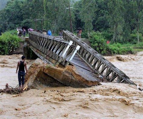 印度的“豆腐渣”大桥，刚建成通车29天就塌陷，民众发现大问题