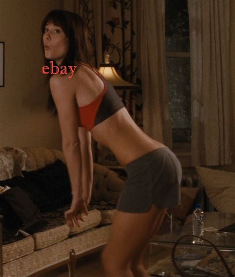 Mary Elizabeth Winstead Legs