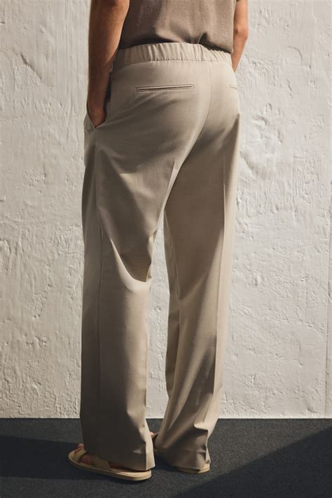 Men’s Beige Relaxed Fit Trousers | H&M IN