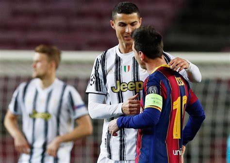 Ronaldo & Messi Embracing Each Other After Juventus' 3-0 Win Over ...