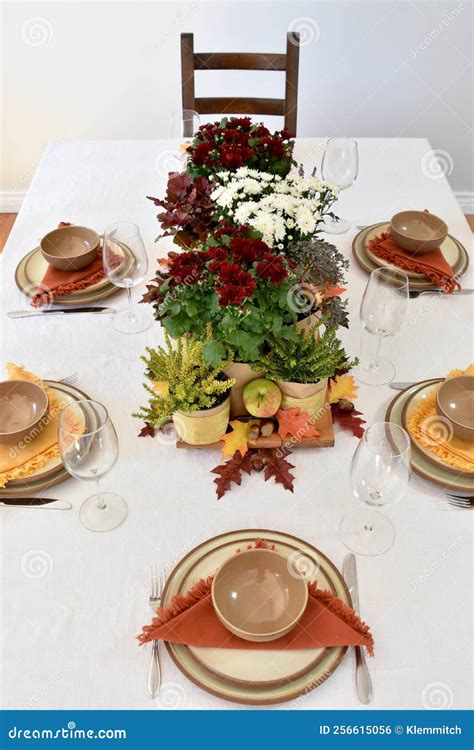 Fall Thanksgiving Table Decorations and Place Settings for Festive ...