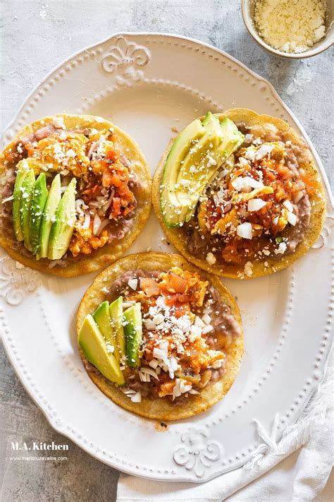 Huevos al Albañil (Mexican scrambled eggs with salsa) - Maricruz Avalos ...