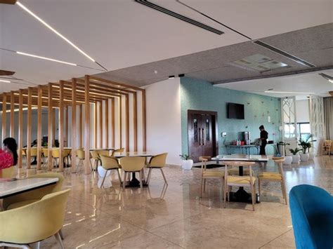 Skyview Resto Lounge establishment, Pula Rede Palam – menu, prices ...