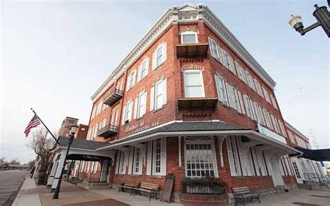 THE ISLAND HOUSE HOTEL (Port Clinton, Ohio) - Hotel Reviews, Photos ...