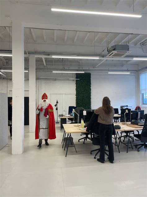 Laura Van der Maat on LinkedIn: Chama, chama, … Chameleon🦎👩‍💻🤶 We come ...