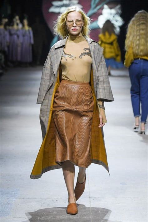 Fashion Runway Business Suit 的图像结果