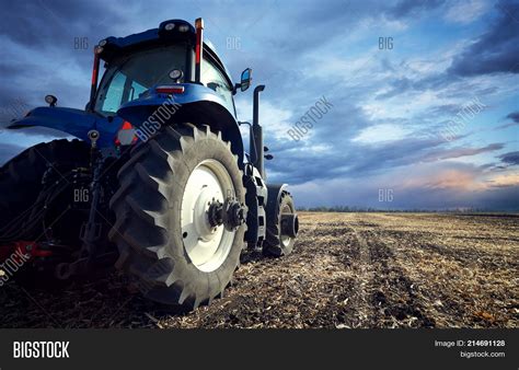 Tractor Machine 的图像结果