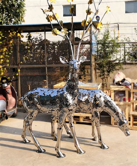 郑州不锈钢雕塑：不锈钢雕塑的作用都有哪些？