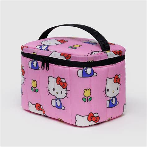 Hello Kitty x Baggu Embroidered Nylon Crescent Bag (Classic Apple)