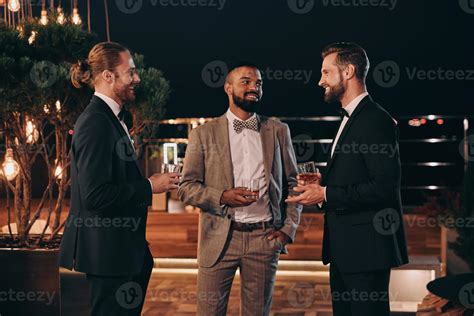 Hand Some Men in Suits 的图像结果