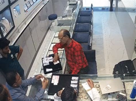 Kota jeweler saves businessman’s life with quick CPR Seated in jewelry ...