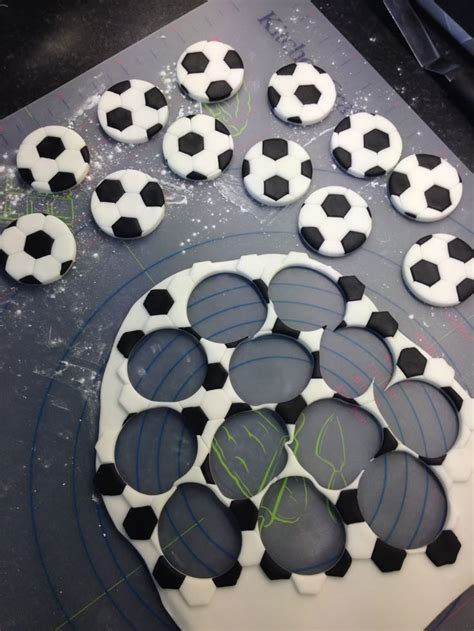 Fondant Human Figures Football 的图像结果