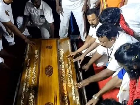 Vijayakanth Last-minute Photos of Final Rites Make Us Teary Eyed See ...