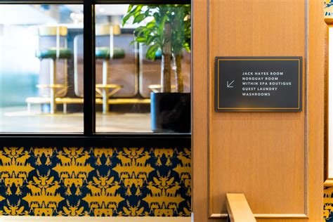 Building Interior Signage 的图像结果