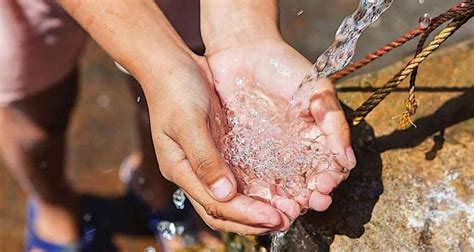 Using a Water Level for Foundation Work 的图像结果