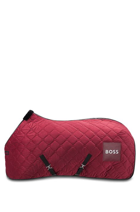 BOSS - Equestrian sweat rug in quilted velvet - Dark Red