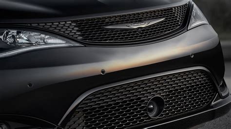 2018 Chrysler Pacifica Minivan Suits Up With S Appearance Package ...