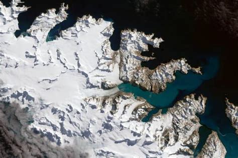 太空看地球壮观冰层：南极巨型冰架崩裂(图) - 海洋财富网