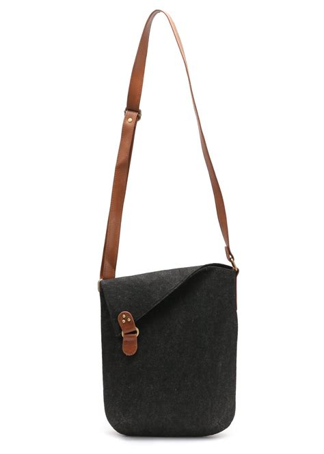 Get Contrast Handle Detail Black Felt Cross-Body at ₹ 1000 | LBB Shop