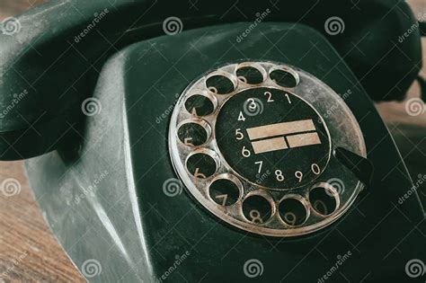Old-Fashioned Phone 的图像结果