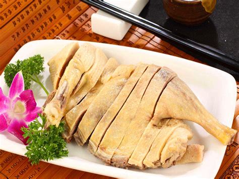 南京盐水鸭怎么吃（教你10分钟做南京的盐水鸭咸香入味） – 碳资讯