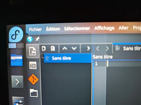 Computer possessed by the demon (Lines on screen) : r/AcerNitro