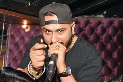 Honey Singh Courts Another Controversy; Punjab Women Commission Demands ...