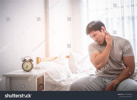 2,933 Neck Pain When Sleeping Images, Stock Photos & Vectors | Shutterstock