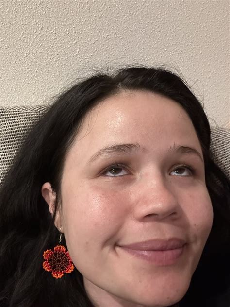 Yhivi Kissy Face 😍 (March 6th 2023) : r/fka_Yhivi