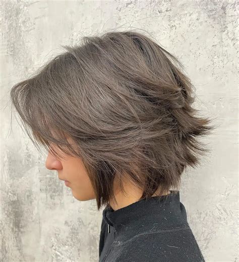Short Wolf Cuts 2026: Chic and Shaggy Hair Trends Explored