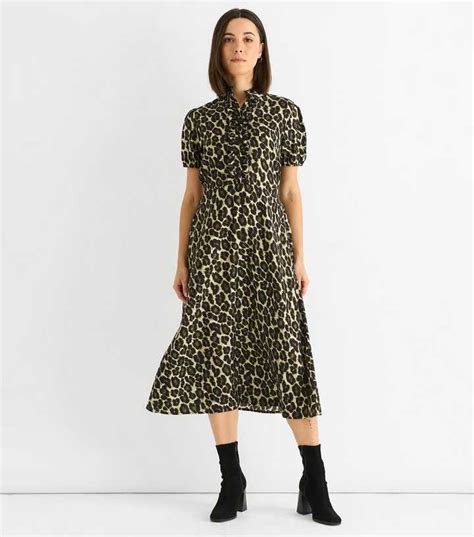 Gini London Mid Green Leopard Print Midi Dress | New Look