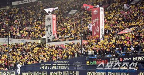 KS 진출확률 80% 잡은 메가트윈스 흥행파워, 1차전 이어 2차전도 2시간 전 매진[PO2현장]