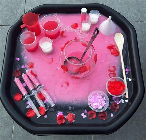 Valentine’s Day tuff tray | Preschool valentines activities, Tuff tray ...