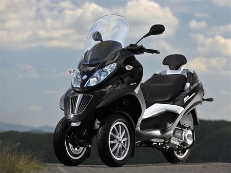 Purchase the patterns for body and interior protection of Piaggio